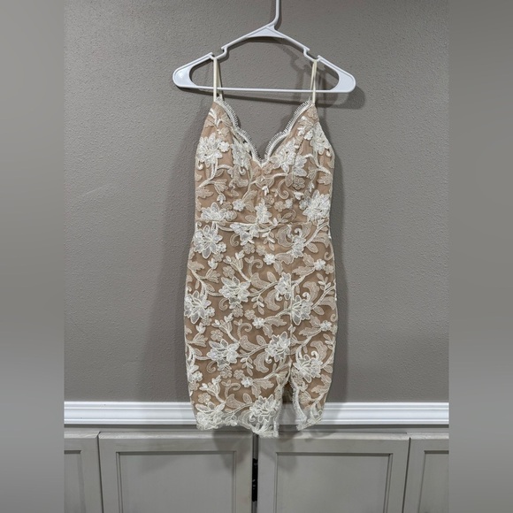 Emerald Sundae Lace Floral Sequin Embroidered Dress - Picture 1 of 7